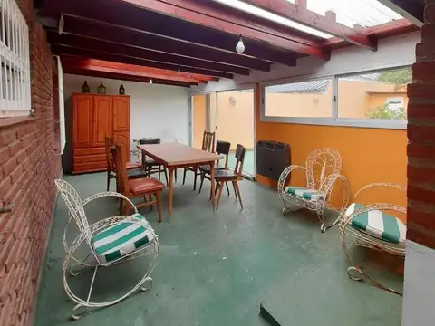 VENTA CASA DE 3 AMB + QUINCHO TECHADO Y PARQUE