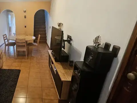 Casa 4 ambientes con 1 baño