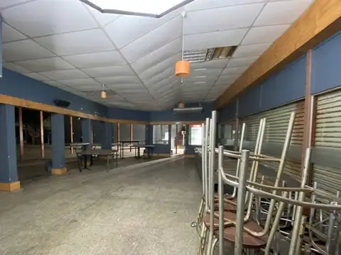 Venta de importante Hibrido Salon+Galpon+ Edificio