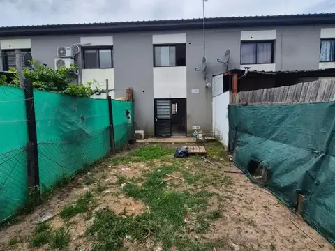Casa en Alquiler con 2 cocheras