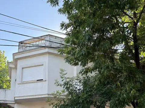 Departamento tipo casa en alquiler en Villa del Parque 
