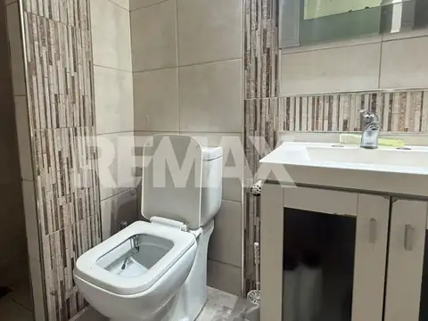 Casa en Alquiler con 2 cocheras