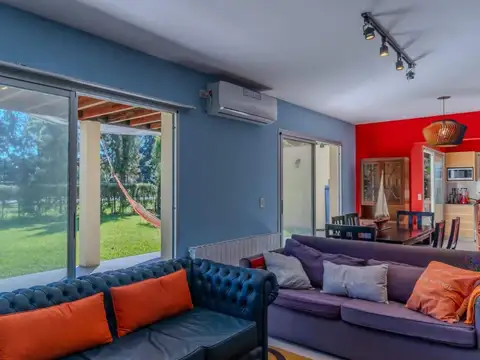 VENTA CASA DE 4 AMBIENTES. BARRIO SANTA CLARA