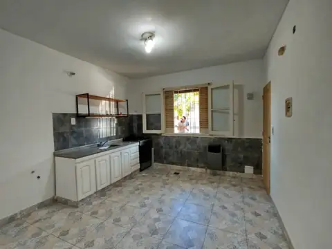 Depto Tipo Casa en Alquiler en Parque Chacabuco, $ 600.000