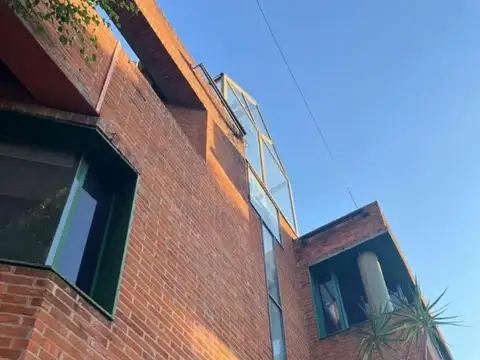 Excelente edificio de oficinas o consultorios en San Isidro
