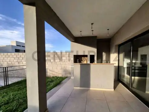 Casa 7 ambientes con 3 baños