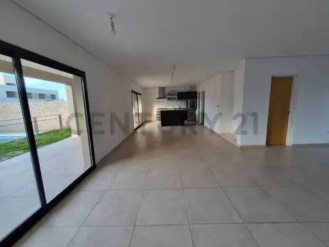 OPORTUNIDAD GRAN CASA 5 dormitorios c/ pileta, 196m2 construidos, 360m2 terreno