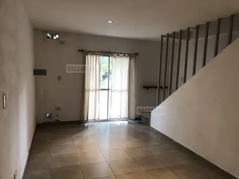 Depto Tipo Casa en Alquiler en Mataderos, $ 1.100.000
