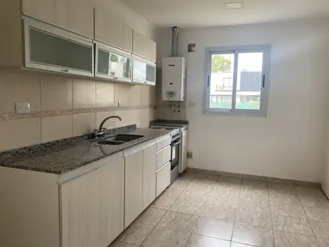 CASA EN ALQUILER DE 3 DORM.SOLARES DEL SUR CBA