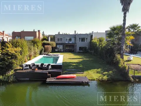 Muy linda casa en Venta en Las Palmas al agua