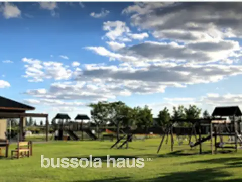 Lote en venta con vista a espejo de agua en Cantón Golf