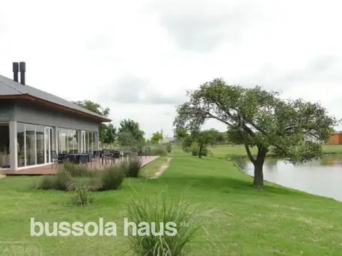 Lote en venta a la laguna en barrio Golf de Canton Escobar