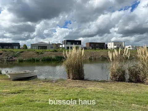 Terreno en Venta en El Cantón - Barrio Golf, USD 110.000