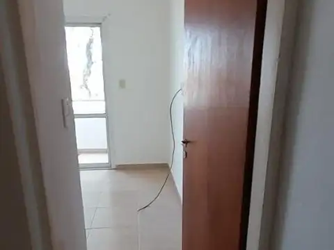 SE ALQUILA  departamento de un dormitorio con cochera