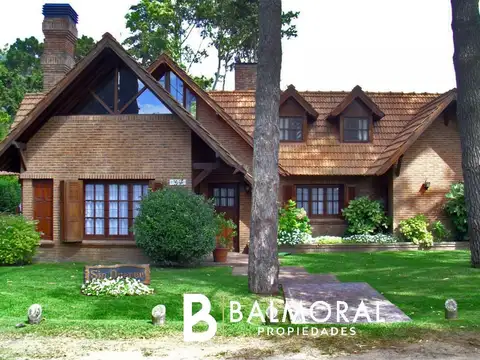 Casa en Alquiler - Zona Centro / REF: 8870