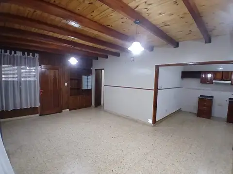 Casa 9 ambientes con 1 baño