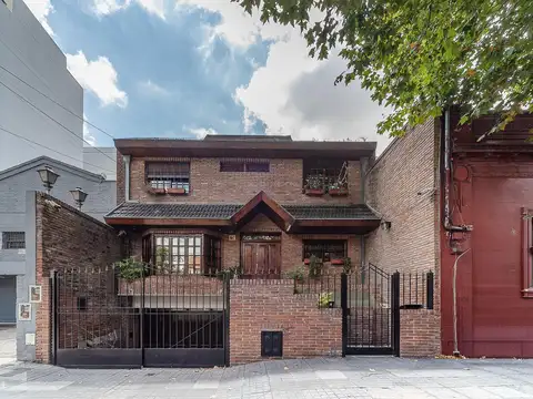 Venta Casa 4 ambientes Belgrano con dependencia jardín y cochera x3