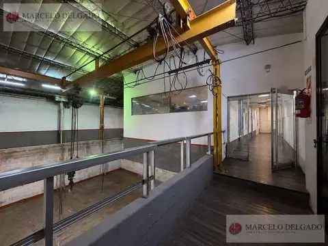 Depósito - Galpón  de 766 m2 en Parque Chacabuco - VENTA / ALQUILER