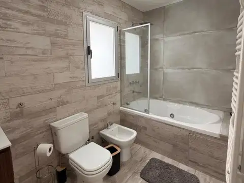 Casa en Alquiler con 7 cocheras