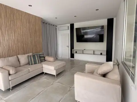 Casa en Alquiler de 5 dormitorios