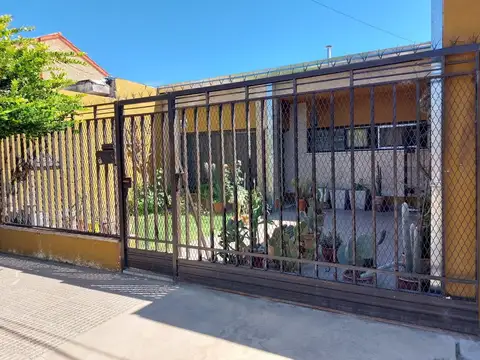 VENTA DE CASA CÉNTRICA - SAN LUIS - OPORTUNIDAD!!
