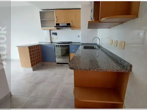 Departamento 4 ambientes con 2 cocheras en triplex con terraza y pileta propia
