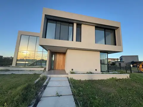 Casa en Alquiler en El Naudir, USD 3.000
