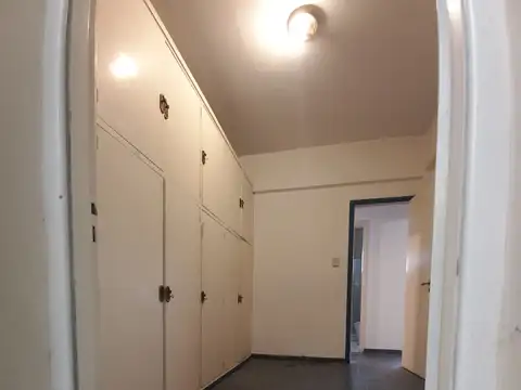 3 ambientes con dependencia de servicio en zona muy buena en Caballito