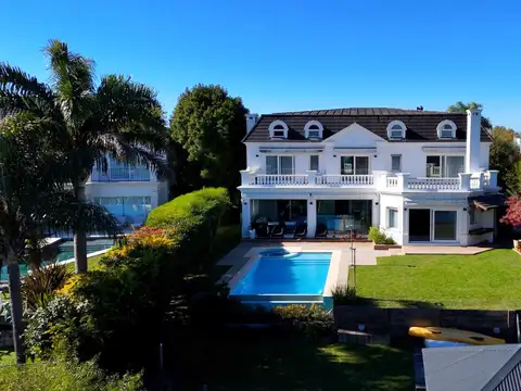 Casa en Venta en Ituzaingo, USD 2.650.000