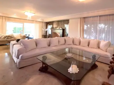 Casa en Venta en Ituzaingo, USD 2.650.000