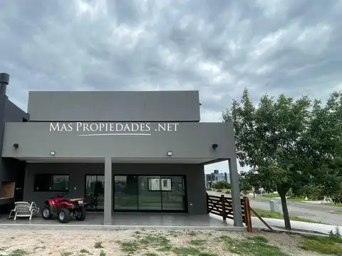 Casa 4 ambientes con 3 baños