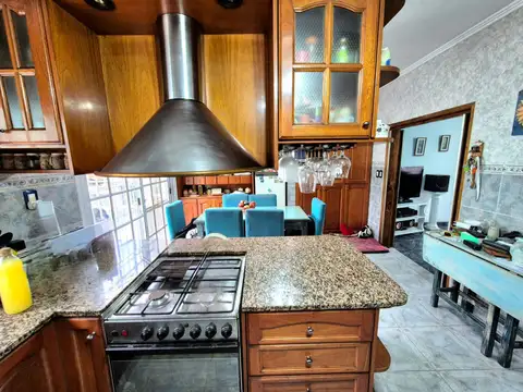 Casa 5 ambientes con 2 baños