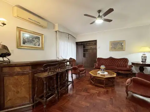 VENTA | PERMUTA - Casa de 2 dormitorios con terraza, quincho y parrillero - Abasto, Rosario.