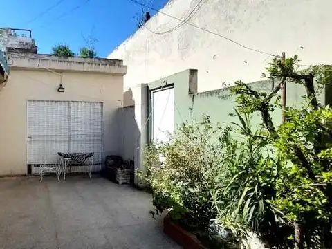 VENTA CASA L PROP DIVIDIDO EN  2 PH 8.70X55 JARDIN EN FLORES