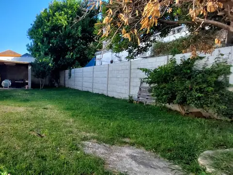 VENTA CASA L PROP DIVIDIDO EN  2 PH 8.70X55 JARDIN EN FLORES