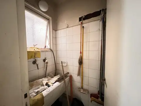 2 AMBIENTES PLANTA BAJA AL FRENTE CON PATIO – MUY LUMINOSO – BAJAS EXPENSAS