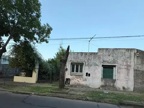 CASA EN VENTA EN LUJAN CALLE 25 DE MAYO 1234 1200