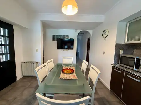 Casa 4 ambientes con 2 baños