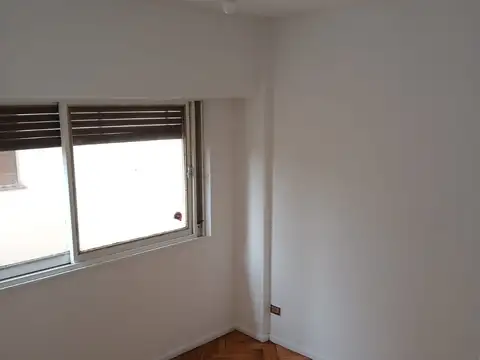 DEPARTAMENTO 3 AMB. - AL FRENTE - BALCON CORRIDO - EXCELENTE UBICACION