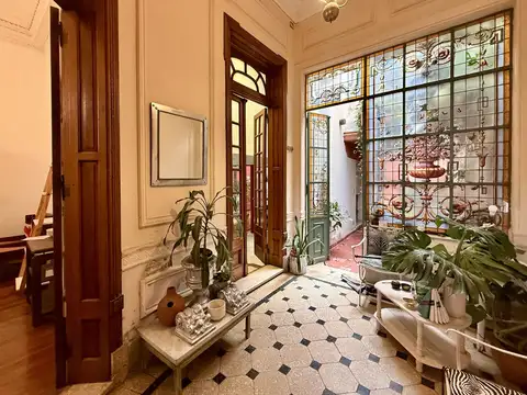 Casa 9 ambientes con 4 baños