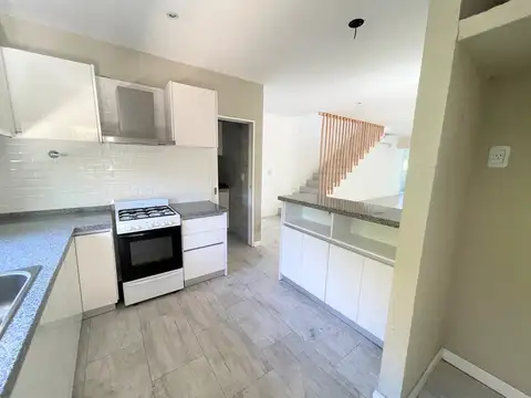 Casa 4 ambientes con 3 baños