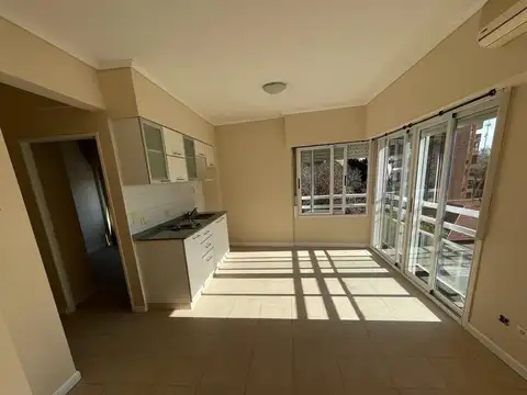 ALQUILER DEPTO DOS AMBIENTES, FRENTE A LA ESTACION RIVADAVIA, CABA