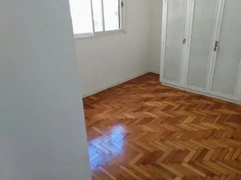 Esteban De Luca y Av. Caseros - 3 ambientes