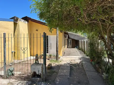 VENTA CASA CON LOCAL,PILETA. ZELAYA PILAR