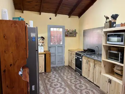 VENTA CASA CON LOCAL,PILETA. ZELAYA PILAR