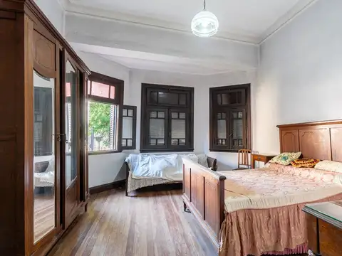 Casa 5 ambientes con 2 baños