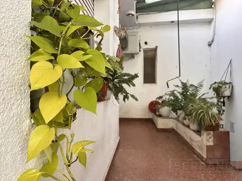 Casa en venta de 3 amb. con jardín y un amplio garaje en Tigre centro a metros del río