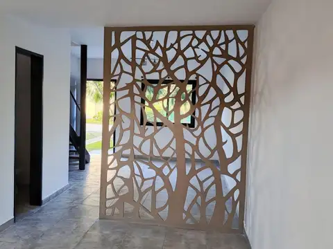 Casa en Alquiler con 2 cocheras
