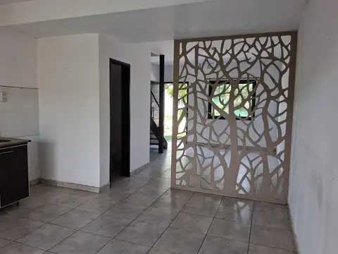 Casa en Alquiler con 2 cocheras