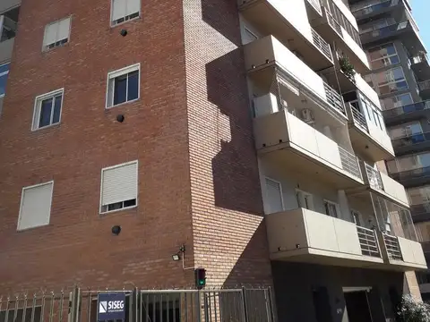 Departamento 3 ambientes en edificio de categ. Piscina. SUM, seguridad - Florida